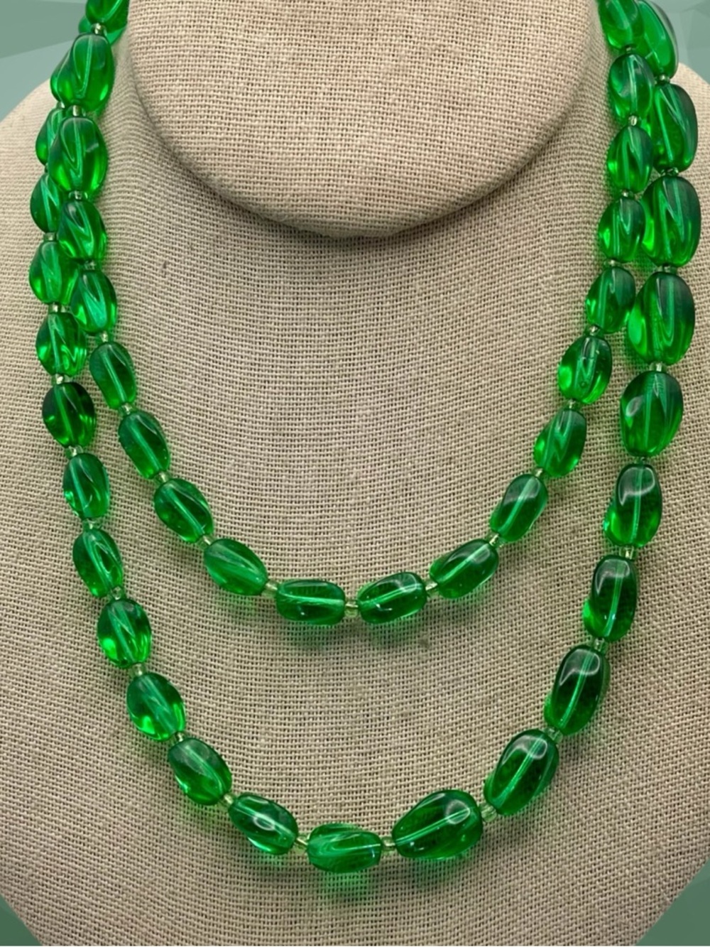 Stunning Vintage Art Deco Czech Emerald Green Glass Bead Statement Necklace